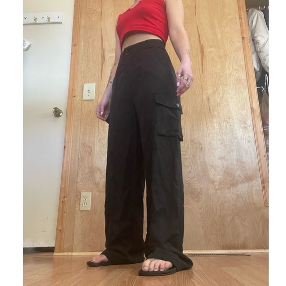 Banana Republic Black Wide-Leg Cargo Pants - Picture 3 of 4